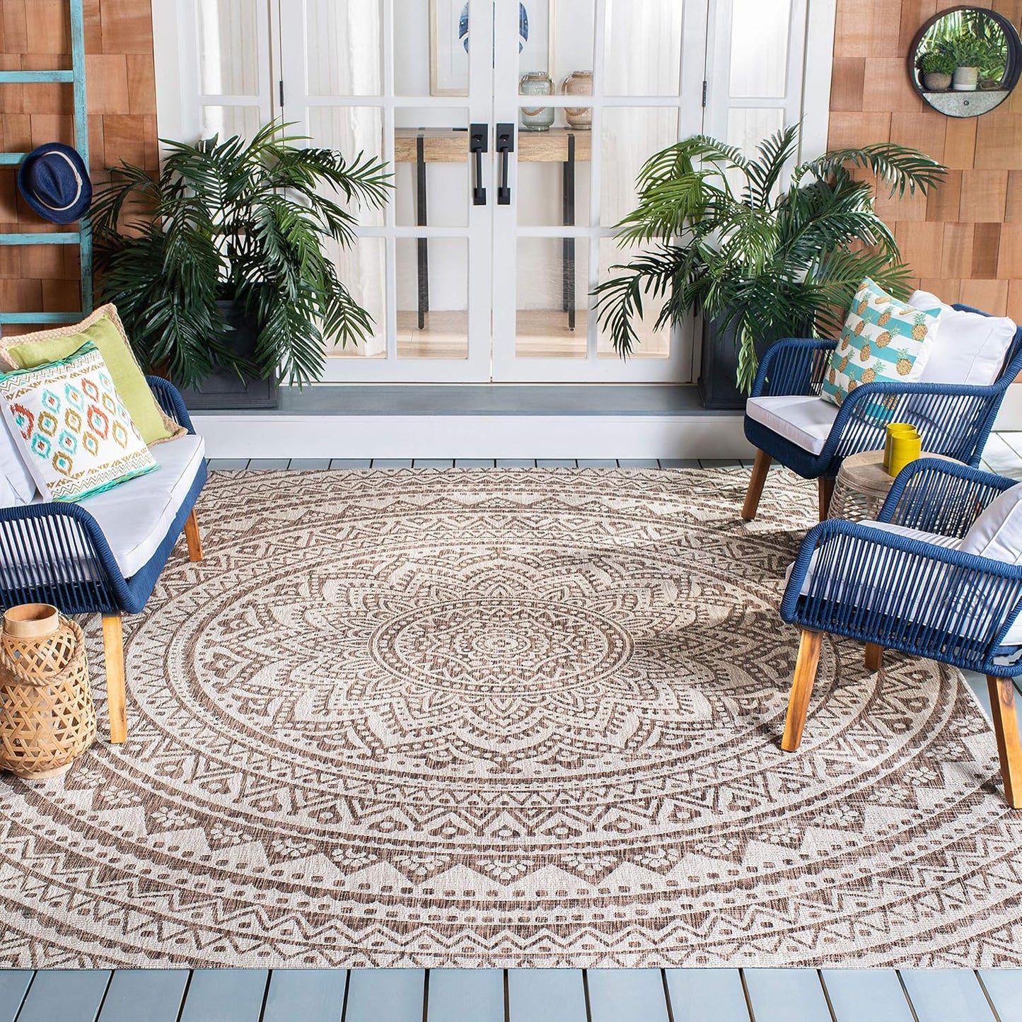 SAFAVIEH Courtyard Collection Area Rug - Stylish & Durable