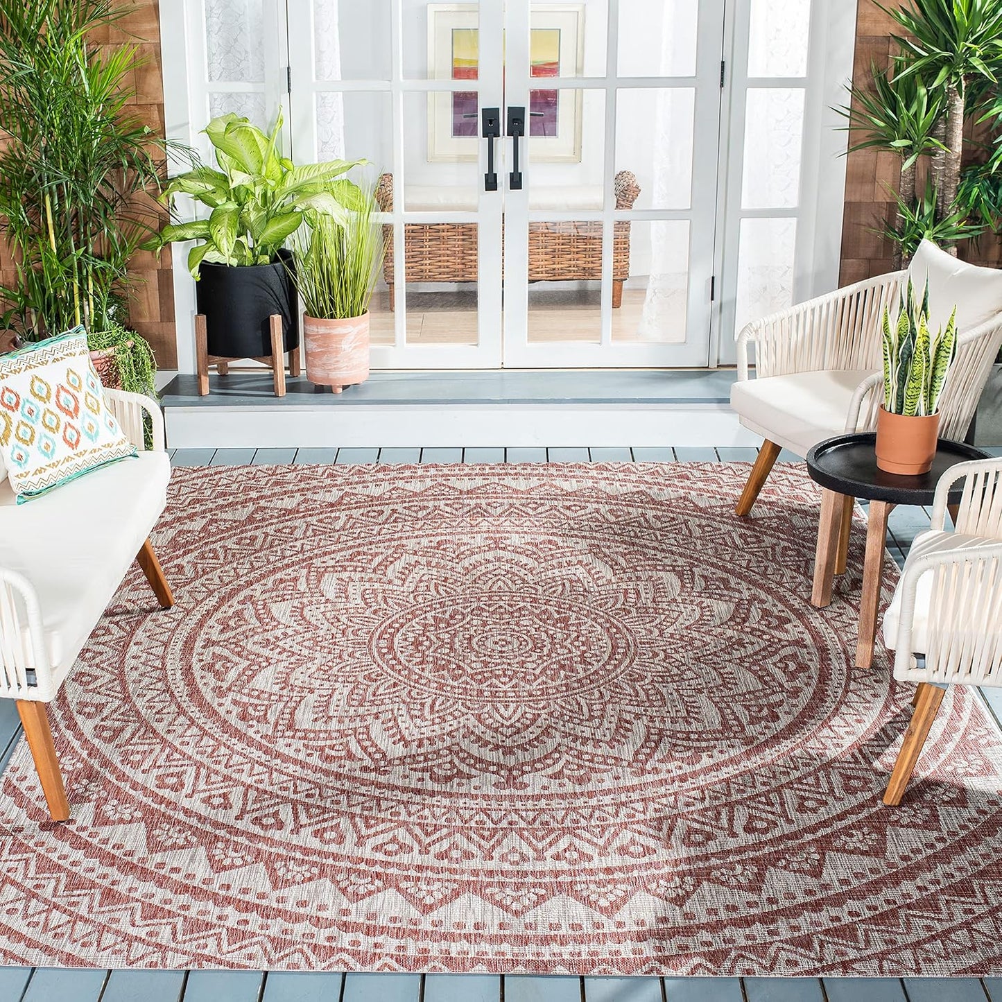 SAFAVIEH Washable Outdoor Rug for Patio and Backyard Spaces
