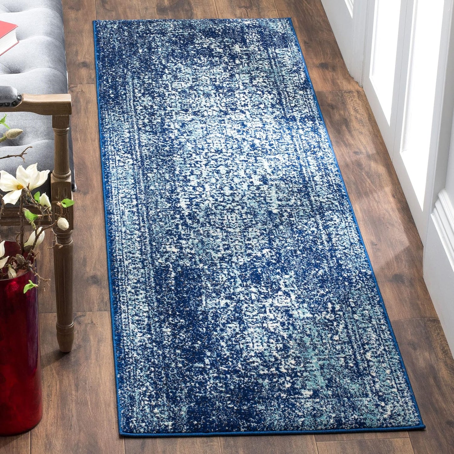 SAFAVIEH Evoke Collection 2ft 2in x 17ft Navy/Ivory Runner Rug