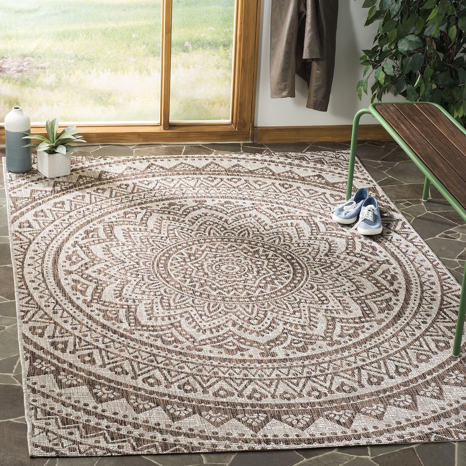 SAFAVIEH Courtyard Collection Area Rug - Stylish & Durable