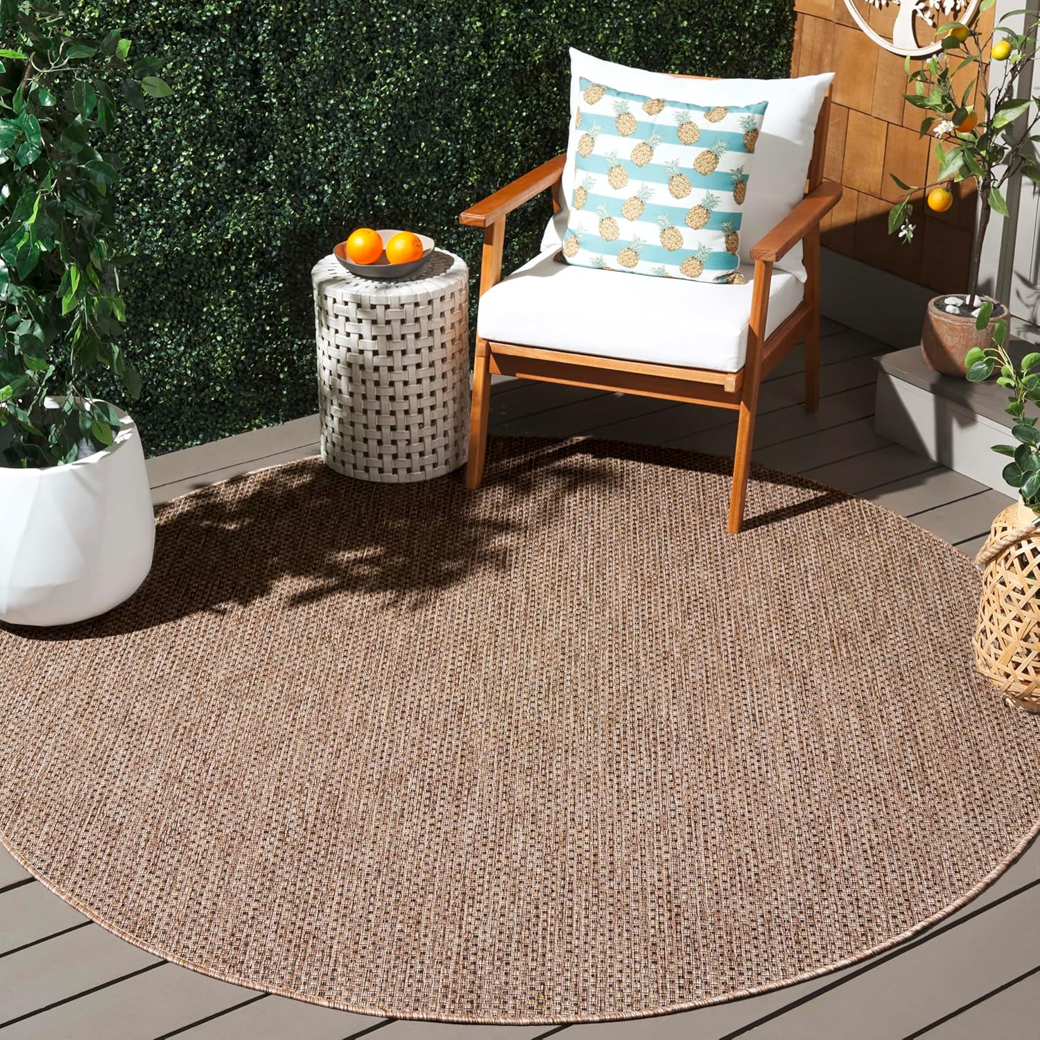 SAFAVIEH Courtyard Collection 7ft 1in Round Mat for Indoor/Outdoor Use