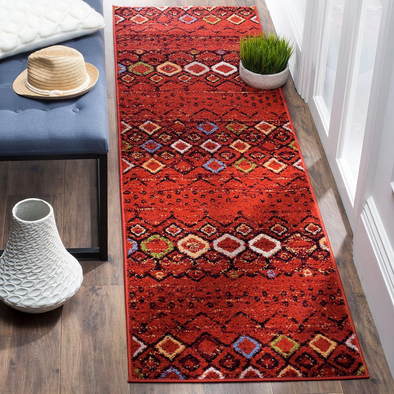 SAFAVIEH Amsterdam Collection Runner Rug - Stylish & Durable