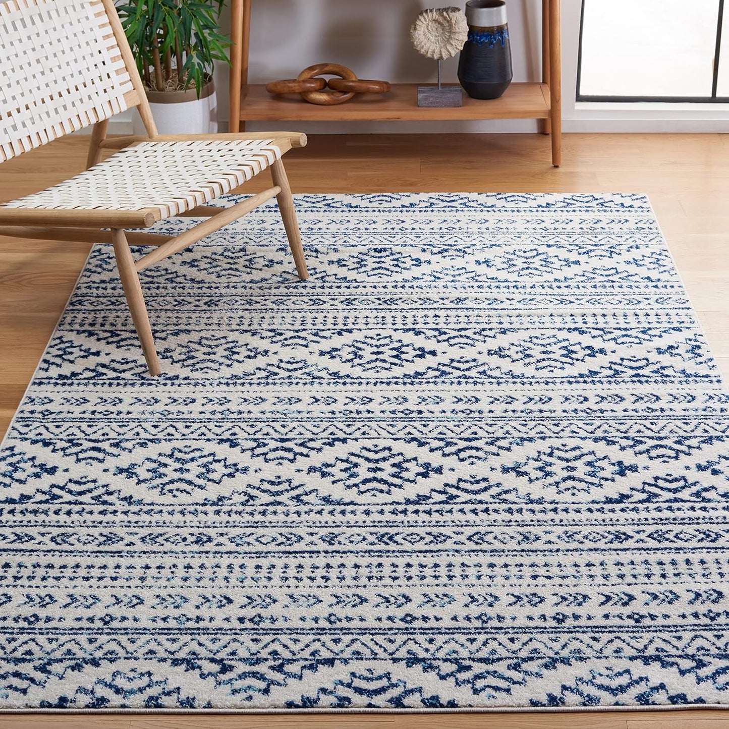 SAFAVIEH Tulum Collection Accent Rug - Stylish & Durable Design