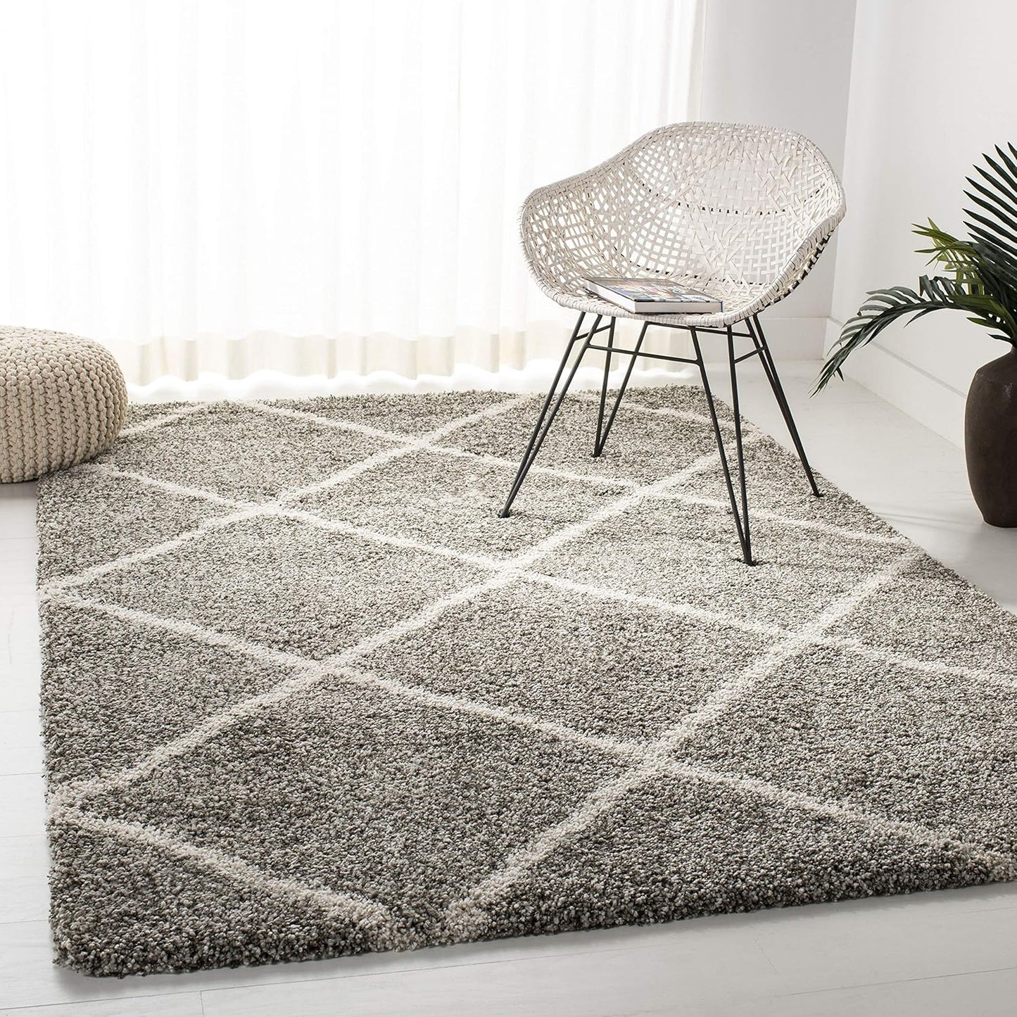 SAFAVIEH Hudson Shag Area Rug - Modern Trellis Design, Grey & Ivory