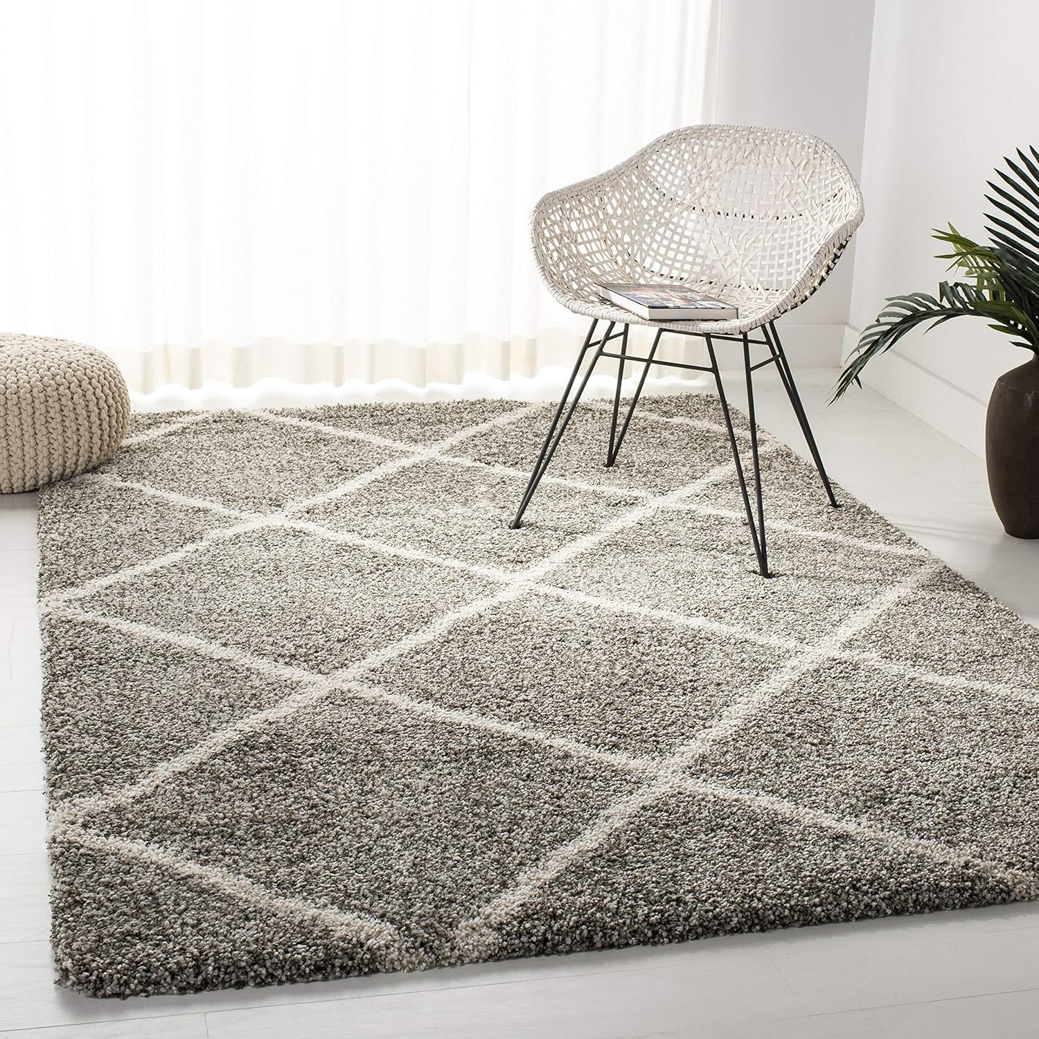 SAFAVIEH Hudson Shag Area Rug - Modern Trellis Design, Grey & Ivory