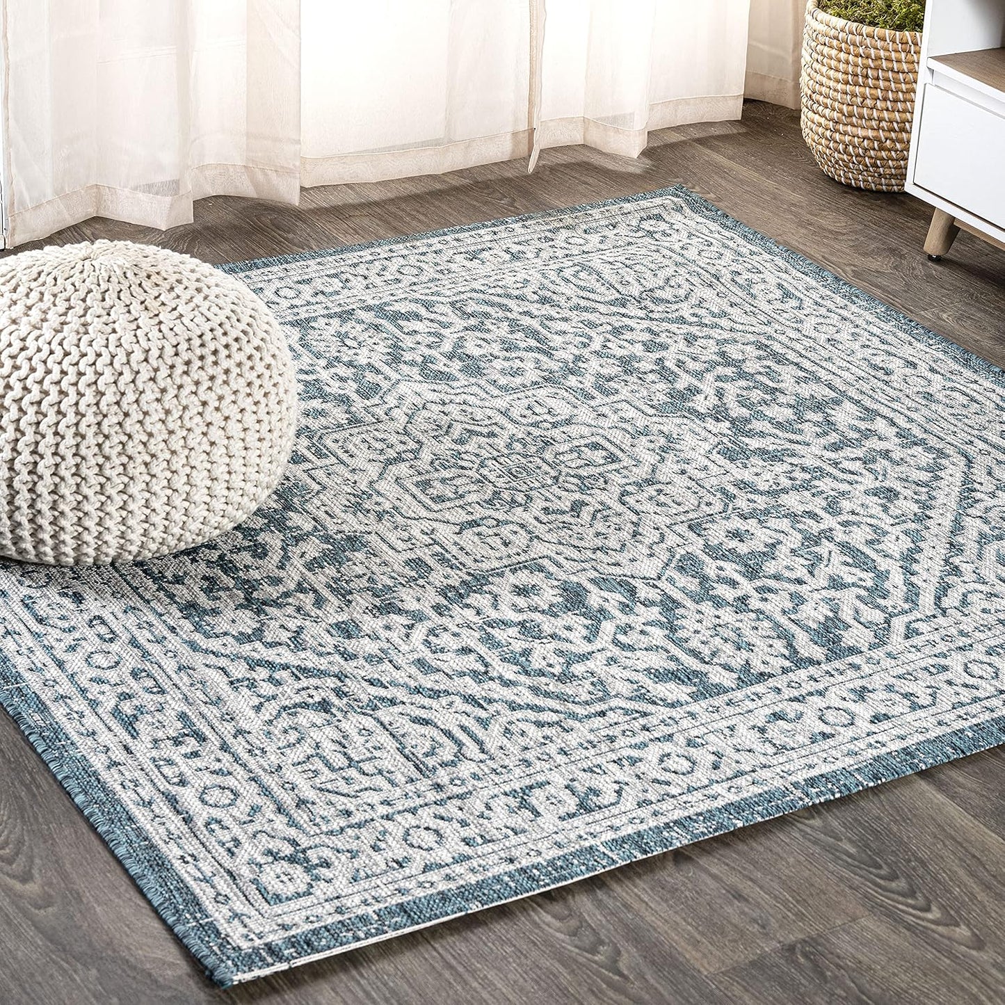 JONATHAN Y Medallion Weave Indoor Outdoor Square Area Rug Review