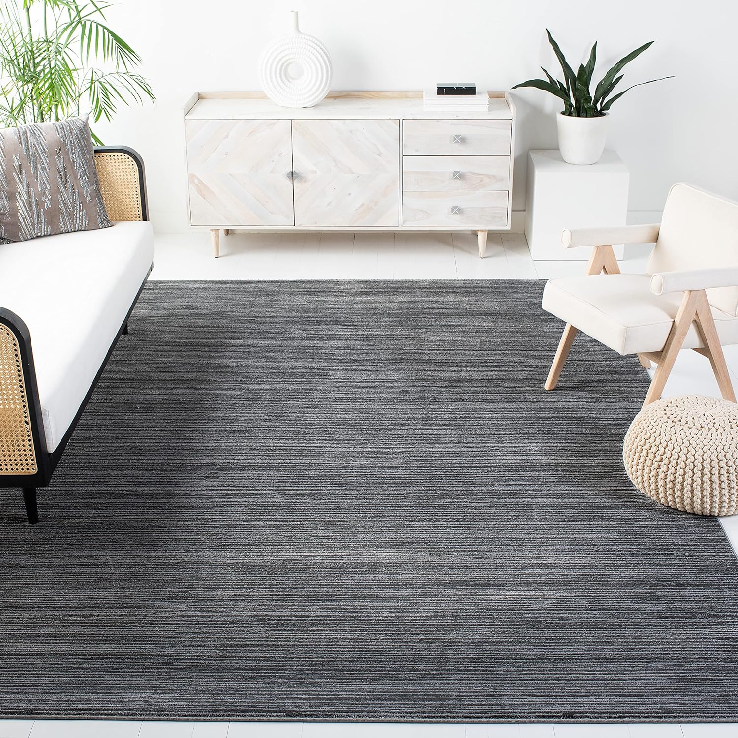 SAFAVIEH Vision Collection Area Rug - Stylish 8ft Square Design