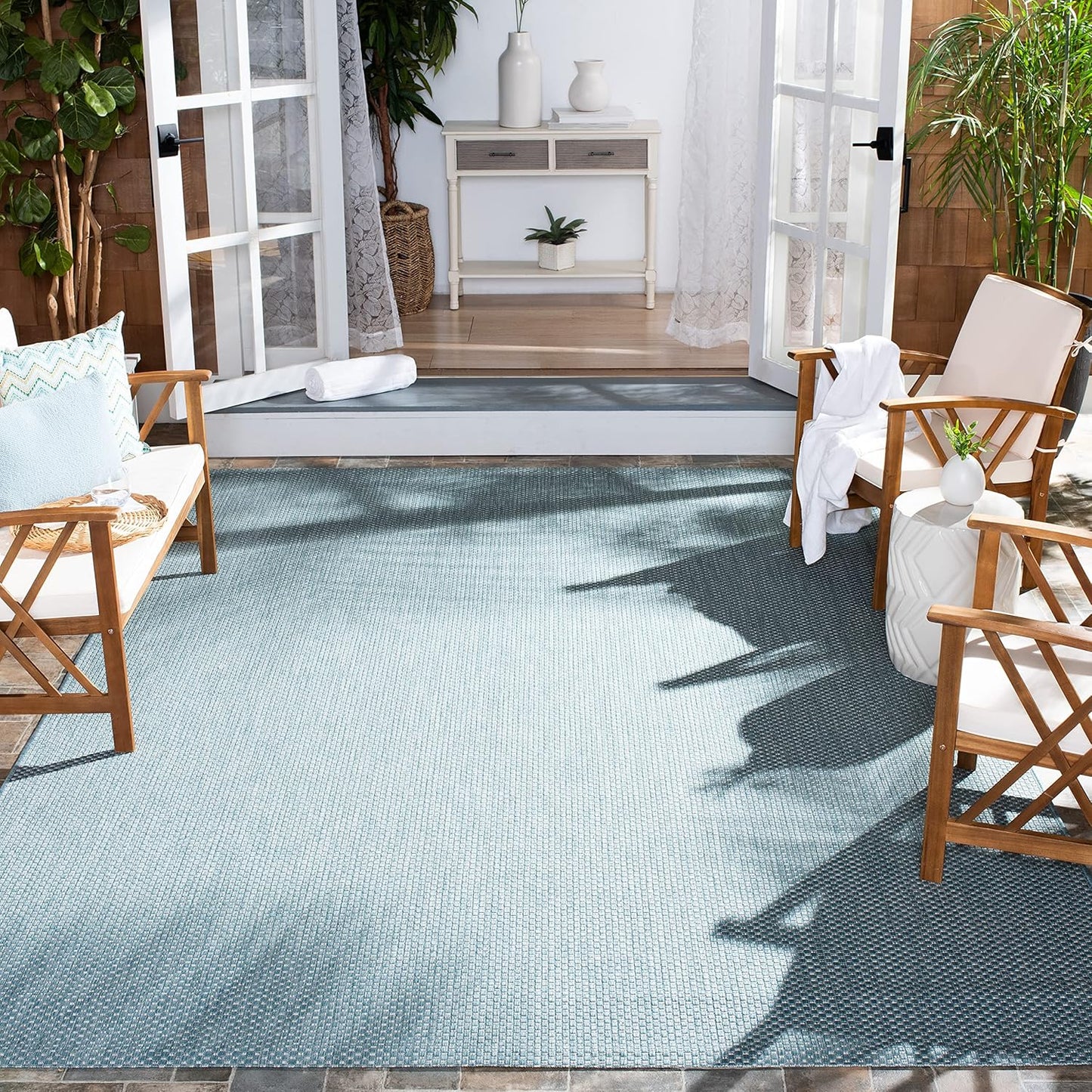 SAFAVIEH Courtyard Collection Area Rug - Stylish & Durable