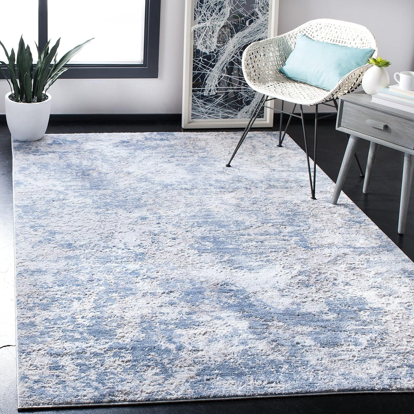 SAFAVIEH Amelia Collection Area Rug - Modern Abstract Design