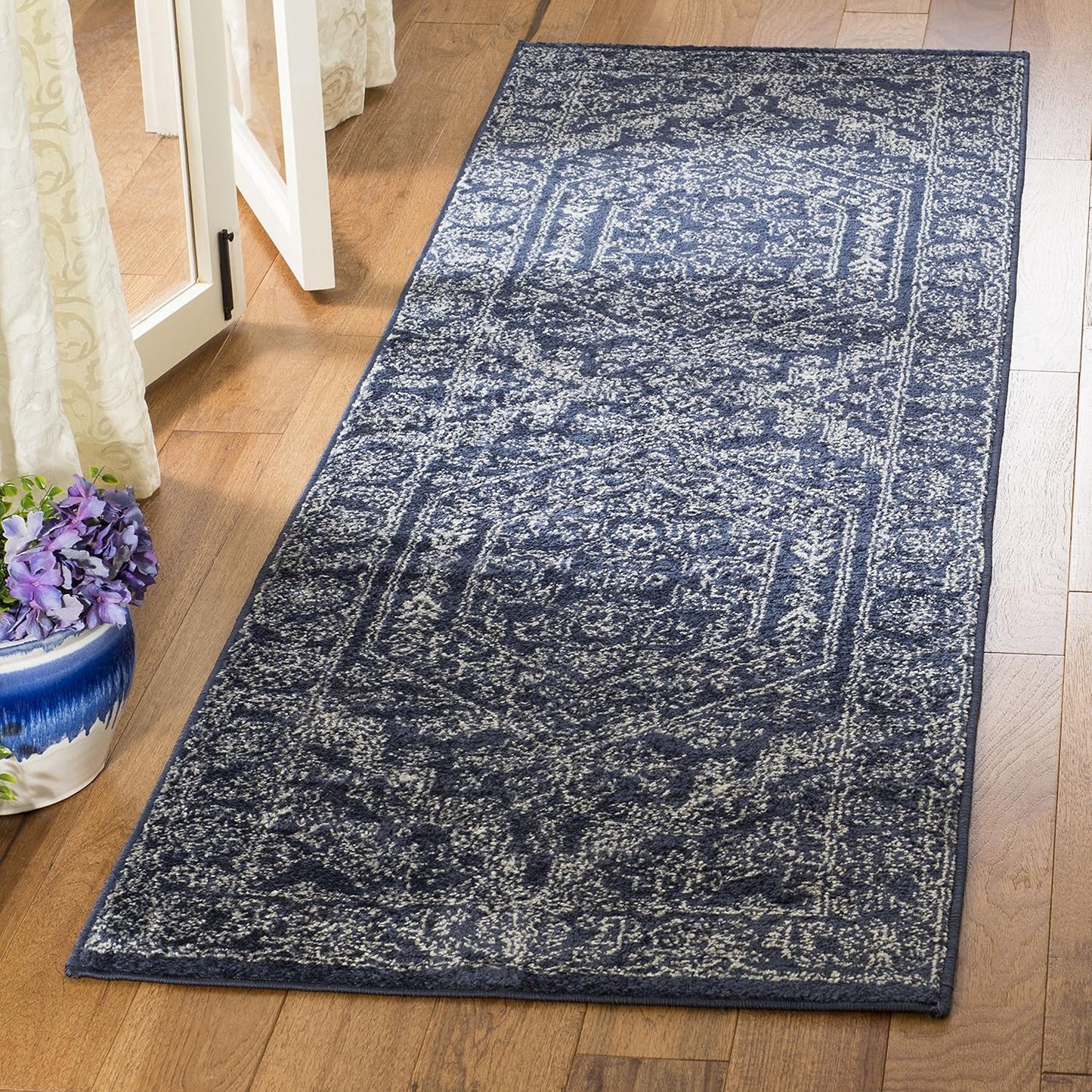 SAFAVIEH Adirondack Collection Runner Rug - Stylish & Durable