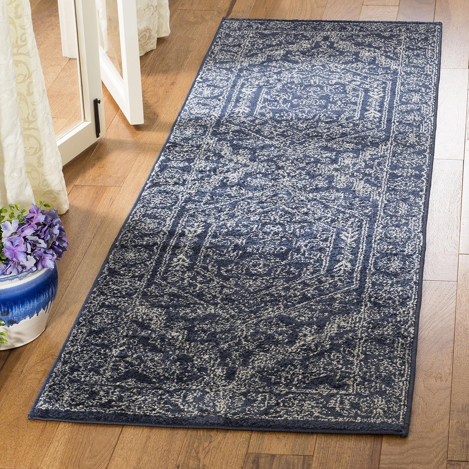 SAFAVIEH Adirondack Collection Runner Rug - Stylish & Durable