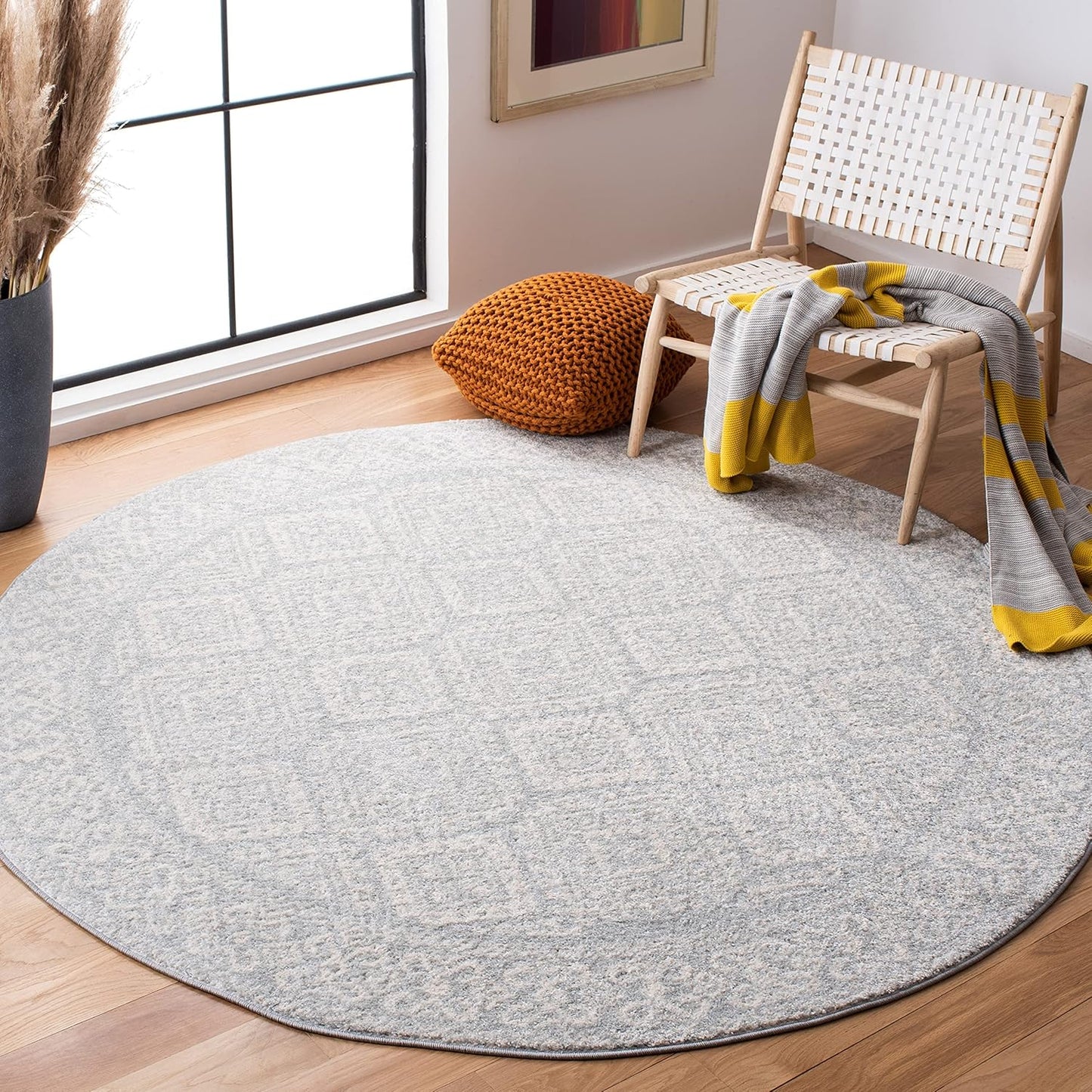 SAFAVIEH Tulum Collection 5ft Round Light Grey/Ivory Area Rug