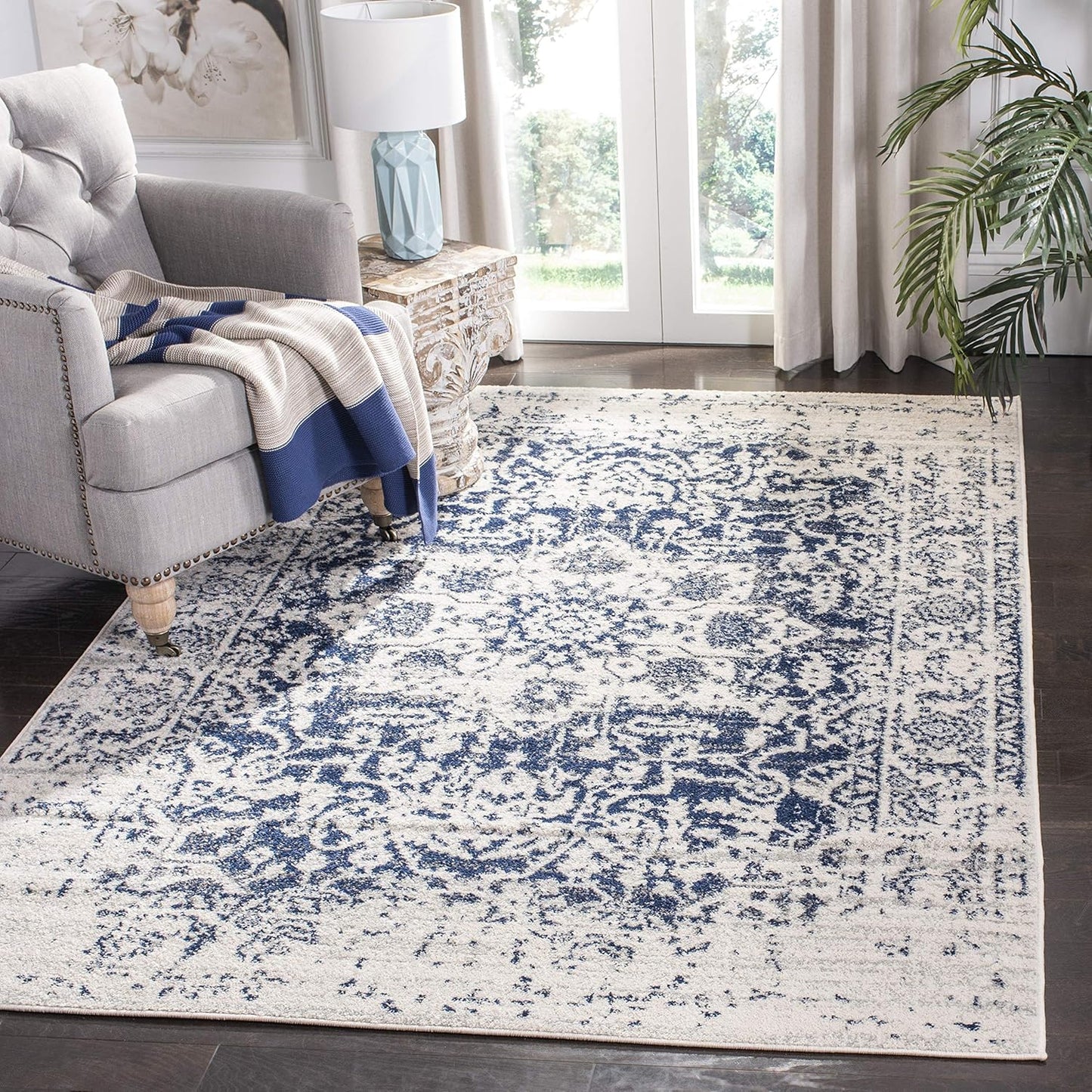 SAFAVIEH Madison Collection Area Rug - Cream & Navy Design