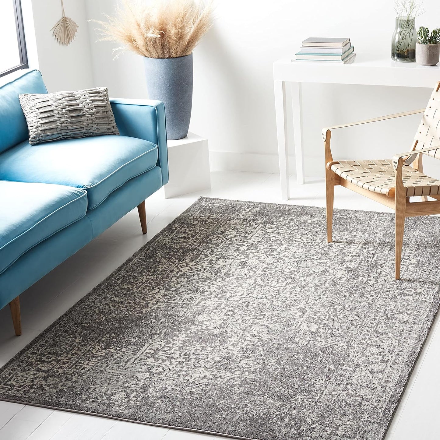 SAFAVIEH Evoke Collection 5ft 1in x 7ft 6in Grey/Ivory Area Rug