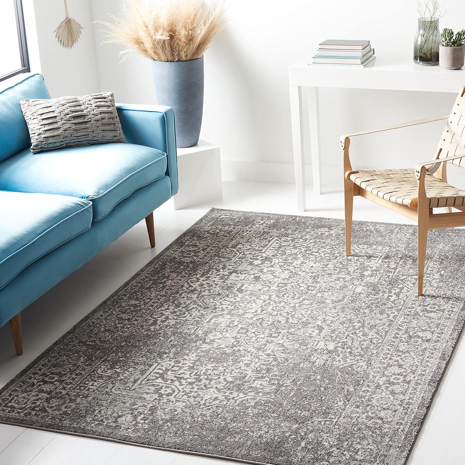 SAFAVIEH Evoke Collection 5ft 1in x 7ft 6in Grey/Ivory Area Rug