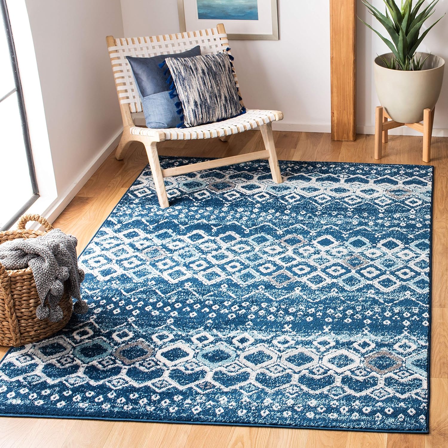 SAFAVIEH Amsterdam Collection Area Rug - Stylish & Durable