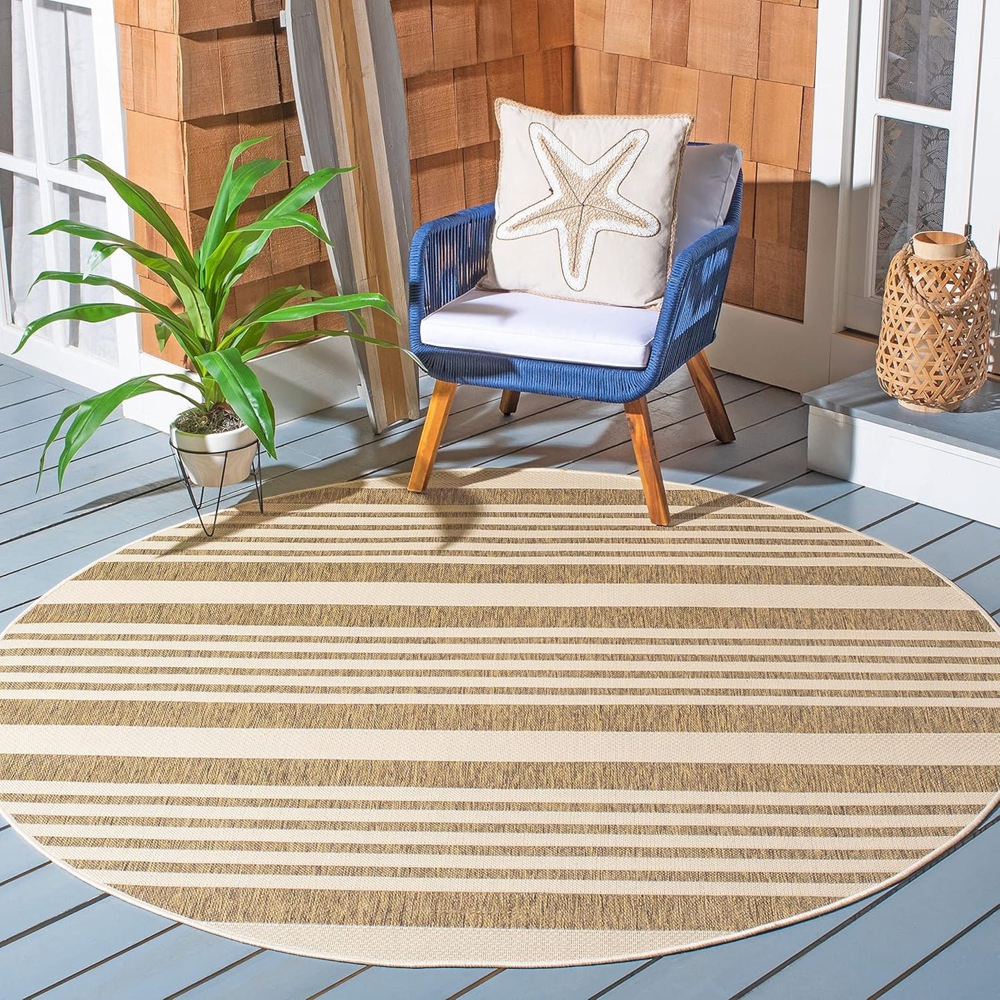 SAFAVIEH Courtyard Collection 4ft Round Brown/Bone Area Rug