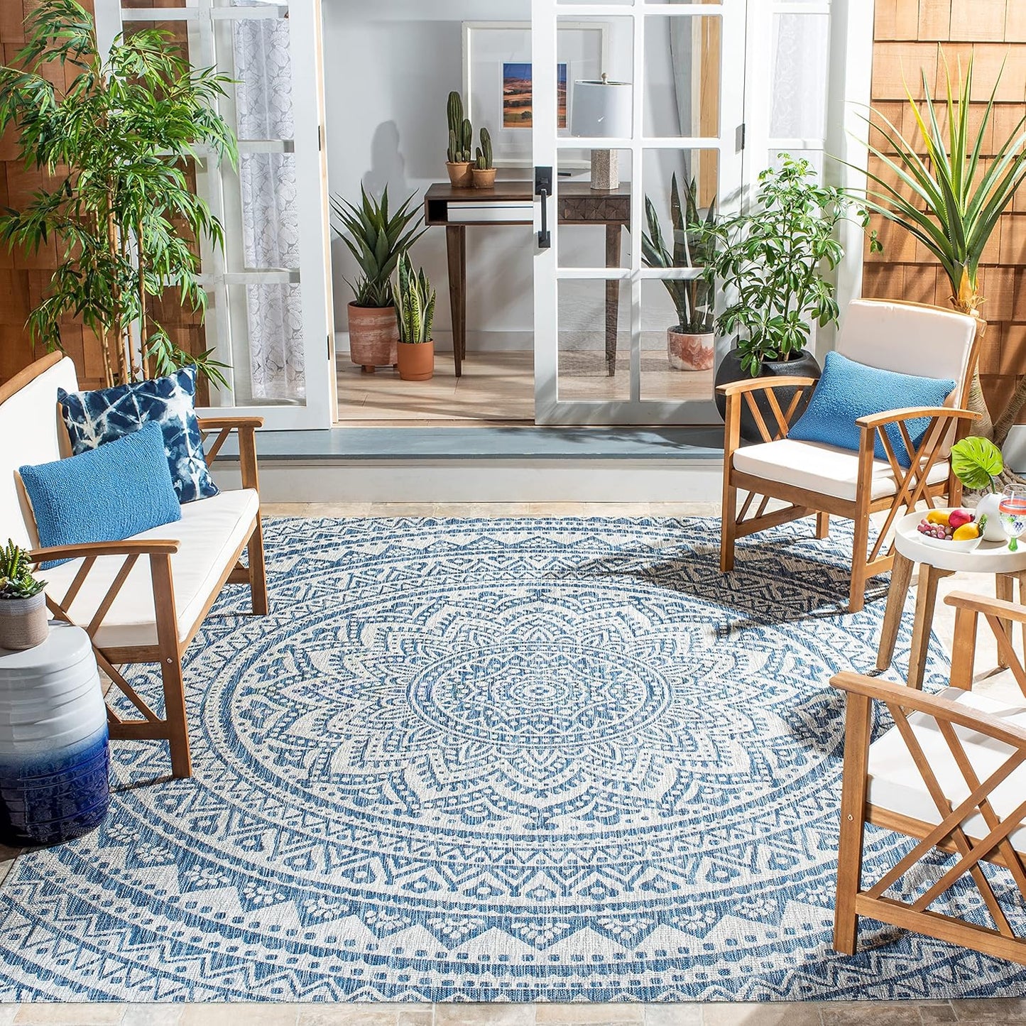 SAFAVIEH Courtyard Collection Area Rug - Stylish & Durable