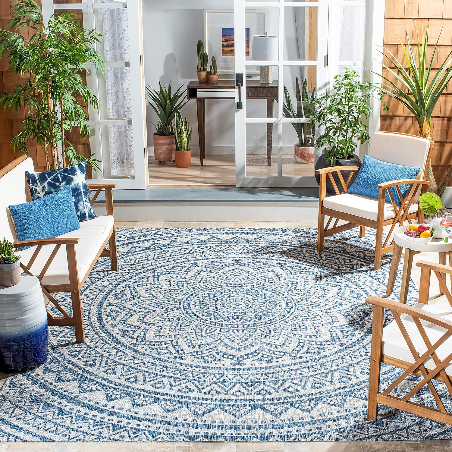 SAFAVIEH Courtyard Collection Area Rug - Stylish & Durable