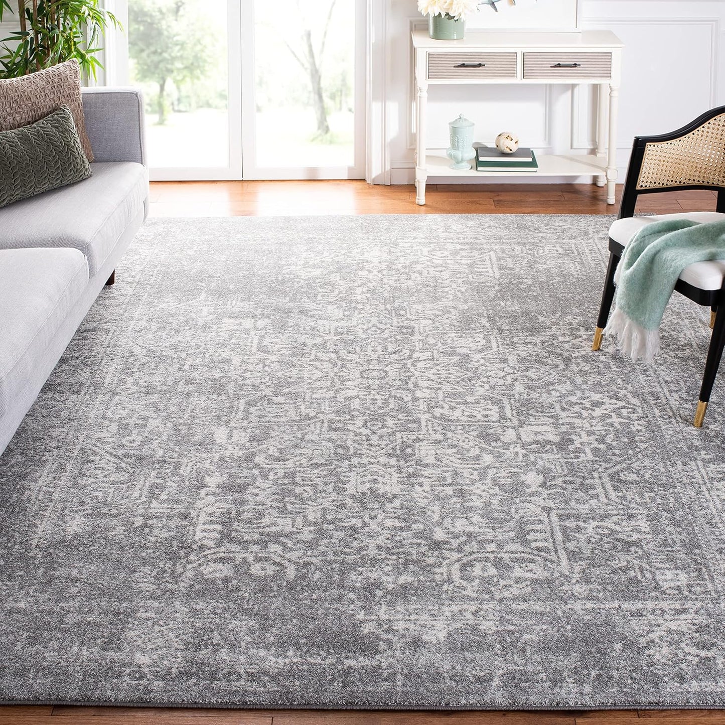 SAFAVIEH Evoke Collection Area Rug - Stylish and Durable Design
