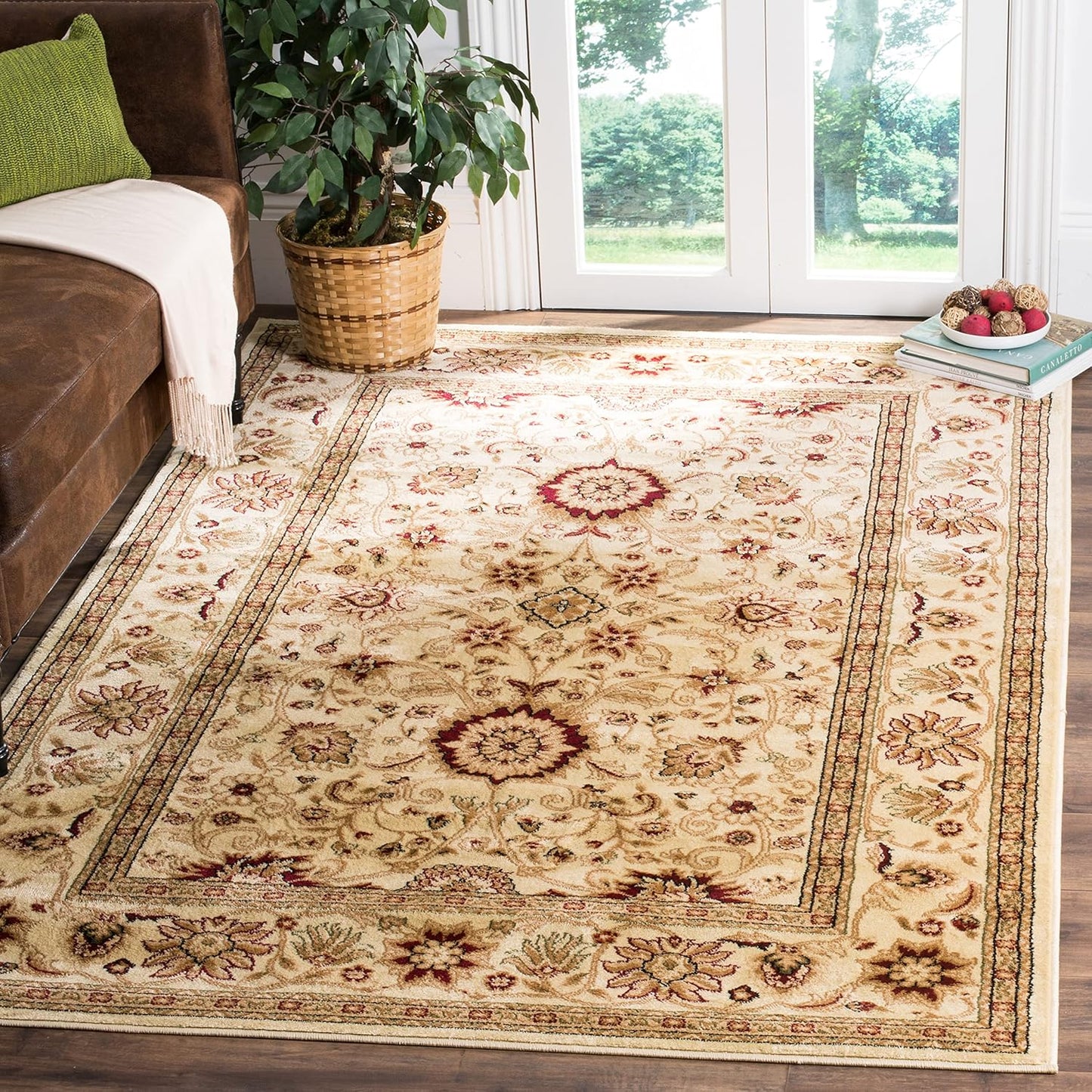 Lyndhurst Collection Area Rug - Traditional Design for Home