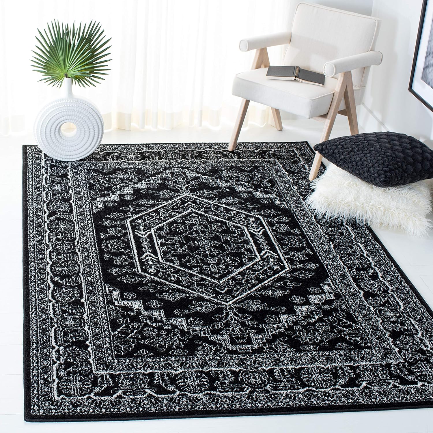 SAFAVIEH Adirondack Area Rug - Stylish Black & Ivory Design