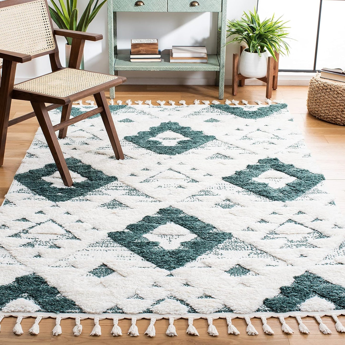 SAFAVIEH Moroccan Tassel Shag Accent Rug - Boho Design 4ft x 6ft