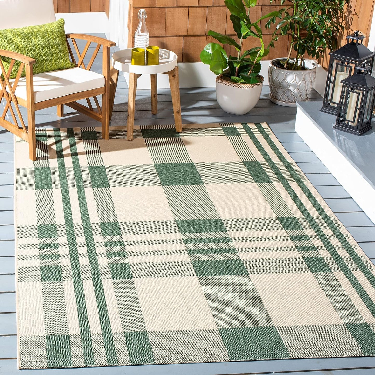 SAFAVIEH Courtyard Collection Area Rug - Stylish & Durable