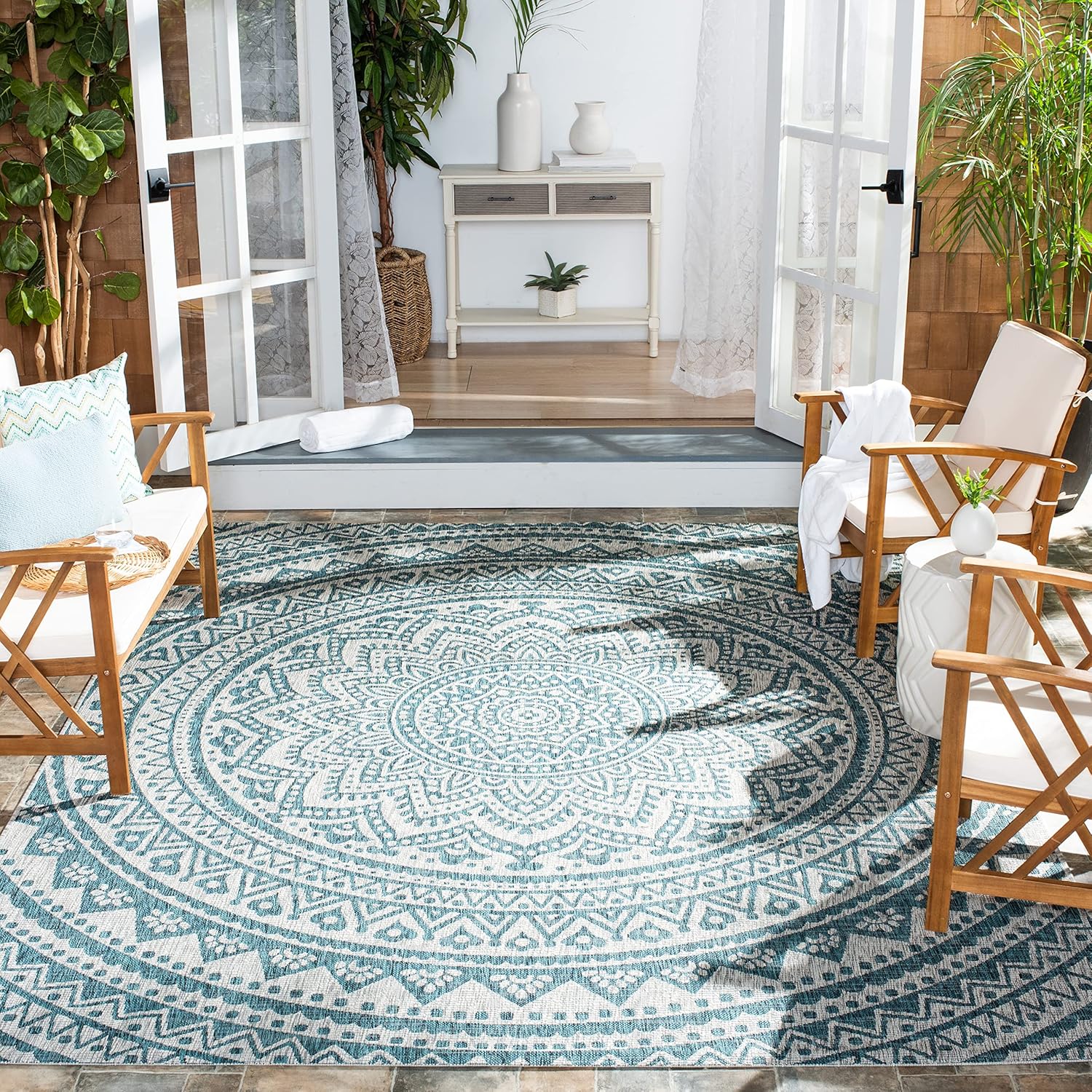 SAFAVIEH Courtyard Collection Area Rug - Stylish & Durable