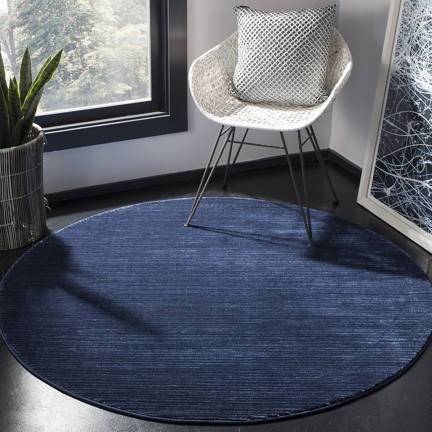 SAFAVIEH Vision Collection Area Rug - 5ft Round, Navy Chic Design