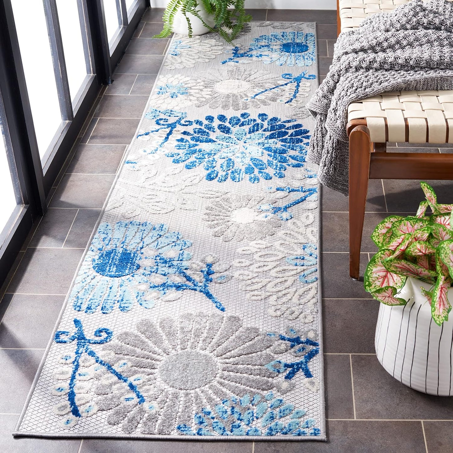 SAFAVIEH Cabana Collection 2ft x 14ft Floral Indoor/Outdoor Rug