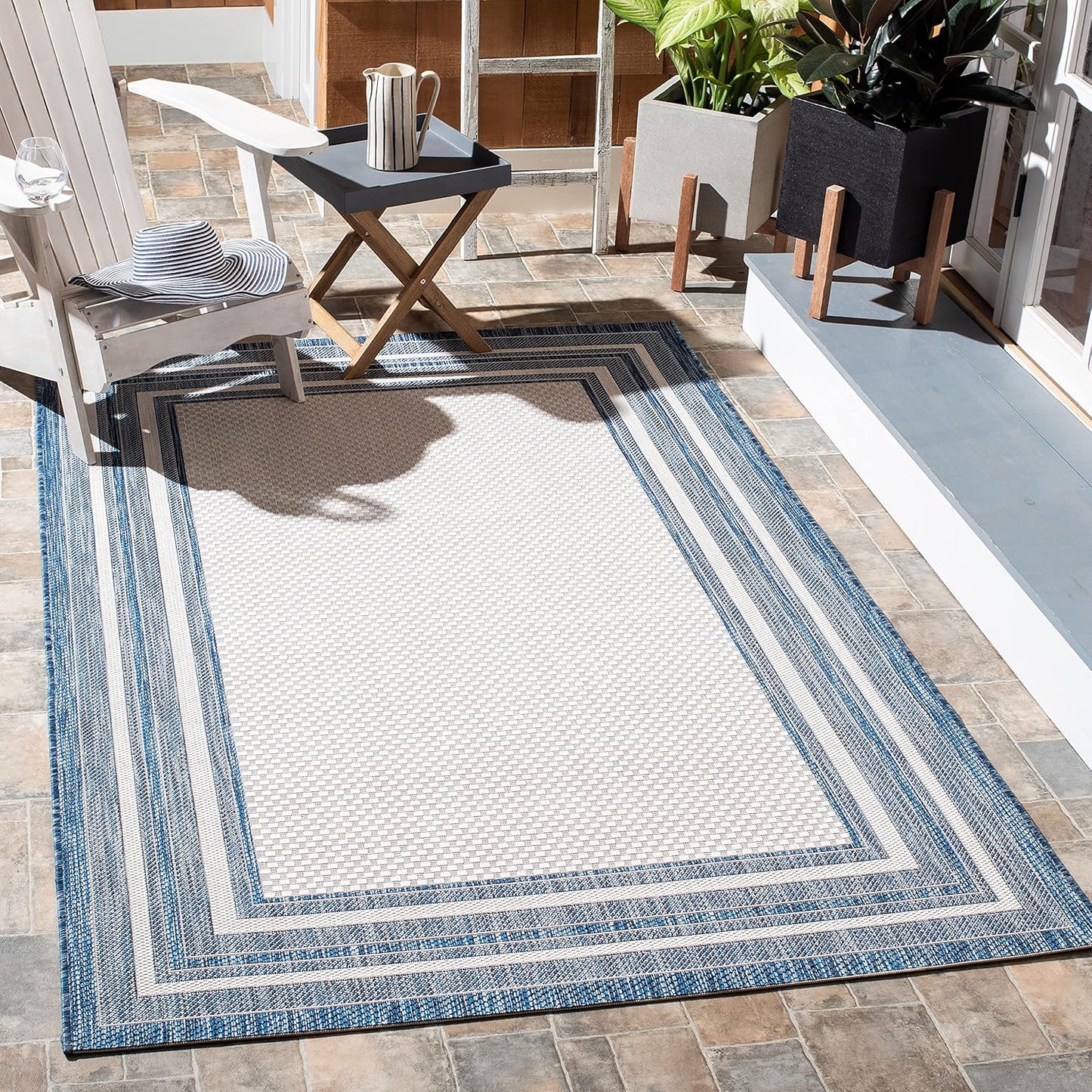 SAFAVIEH Courtyard Collection 2ft 7in x 5ft Ivory/Navy Area Rug