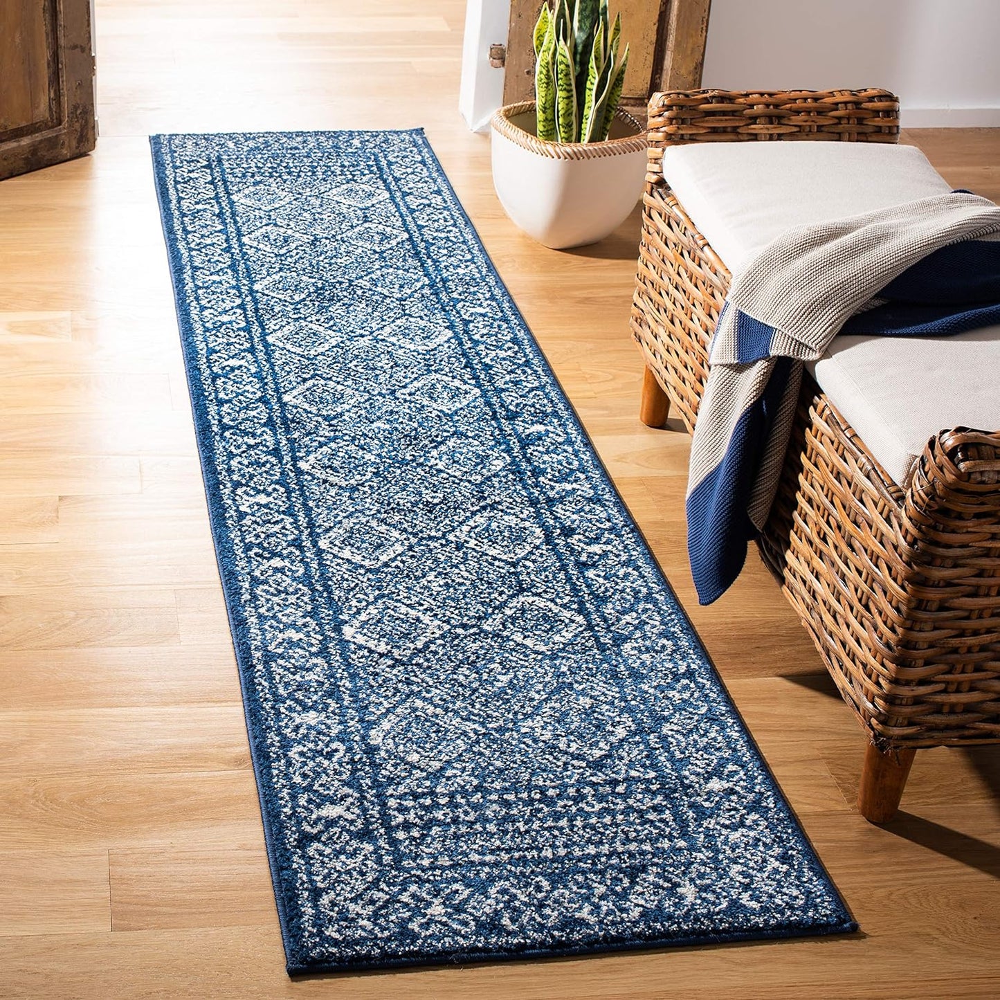 SAFAVIEH Tulum Collection 2ft 0in x 17ft 0in Navy/Ivory Runner Rug