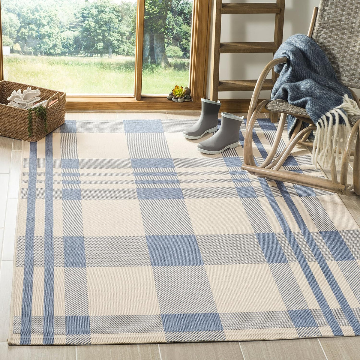 SAFAVIEH Courtyard Collection Area Rug - Stylish & Durable