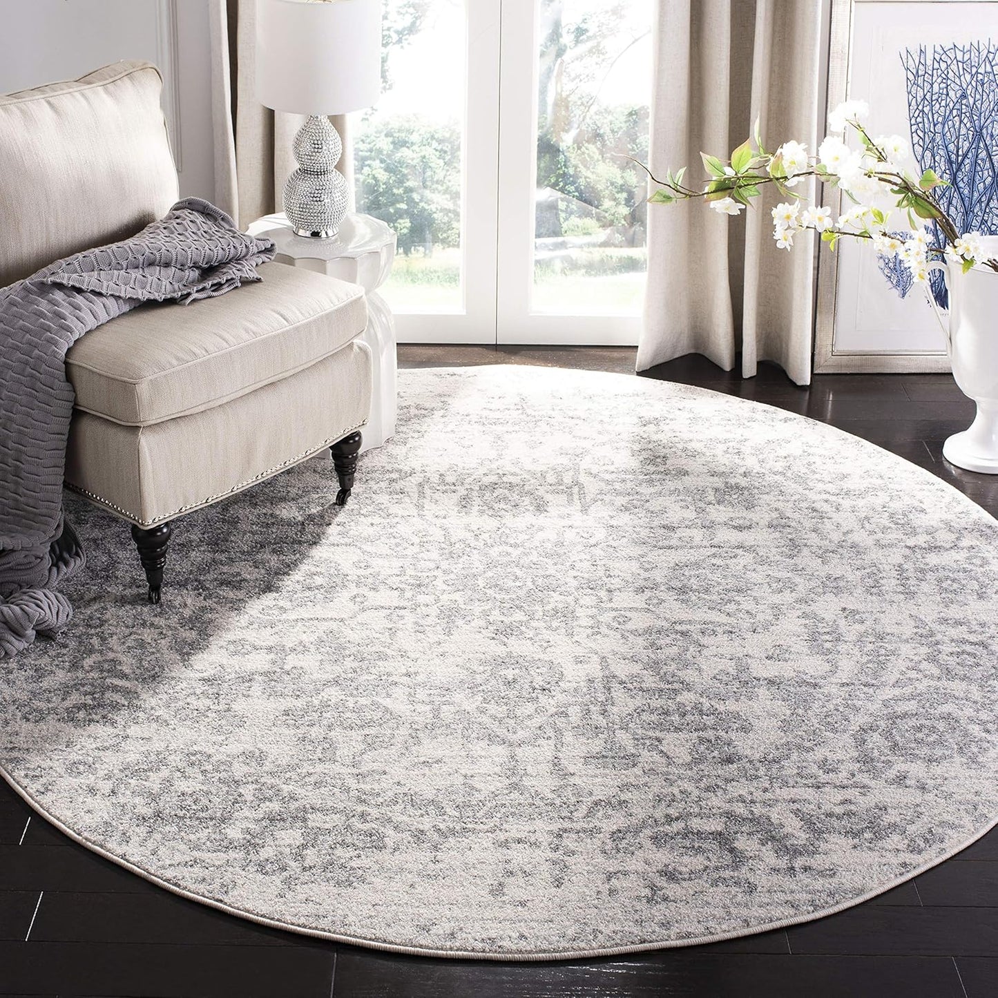 SAFAVIEH Madison Collection Area Rug - 8ft Round, Silver & Ivory