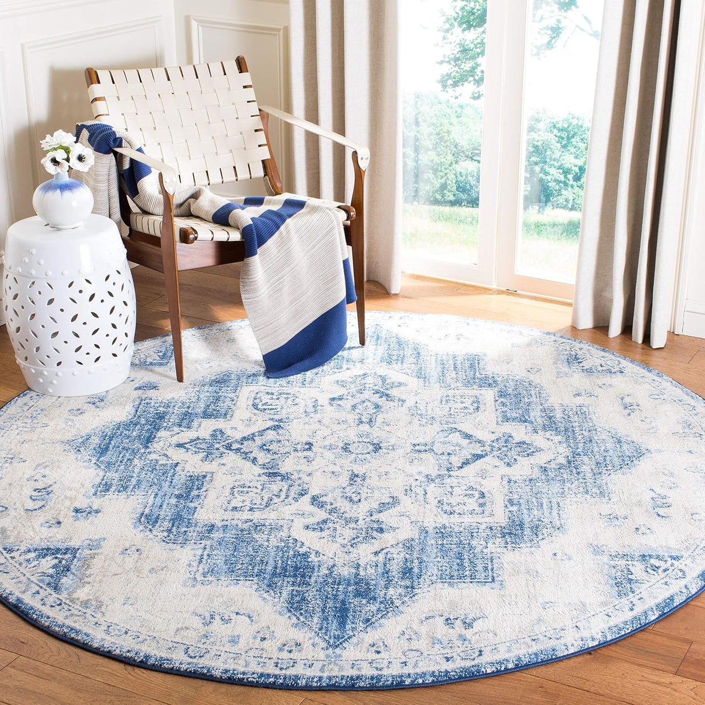 Brentwood Collection 5ft Round Ivory/Navy Medallion Area Rug