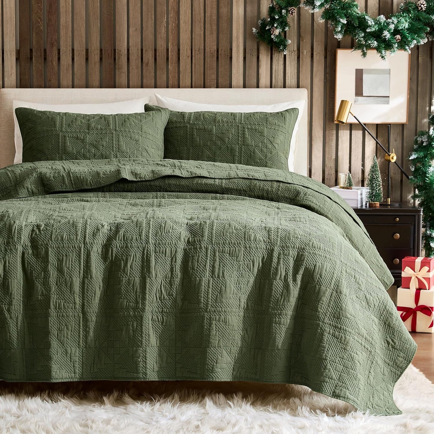WDCOZY Green Christmas Quilt Cal King Size for Holiday Cheer