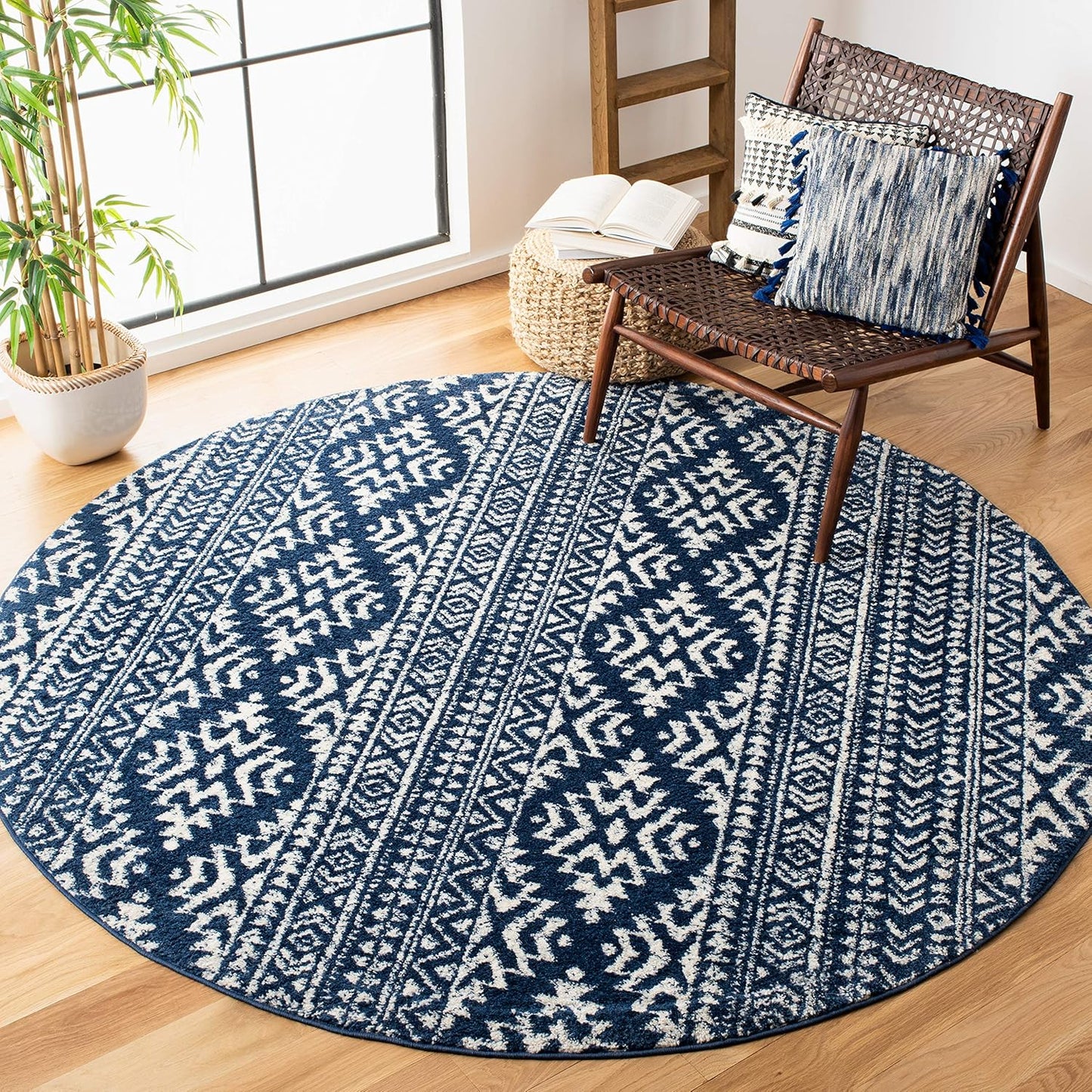 SAFAVIEH Tulum Collection 5ft Round Navy/Ivory Area Rug Review