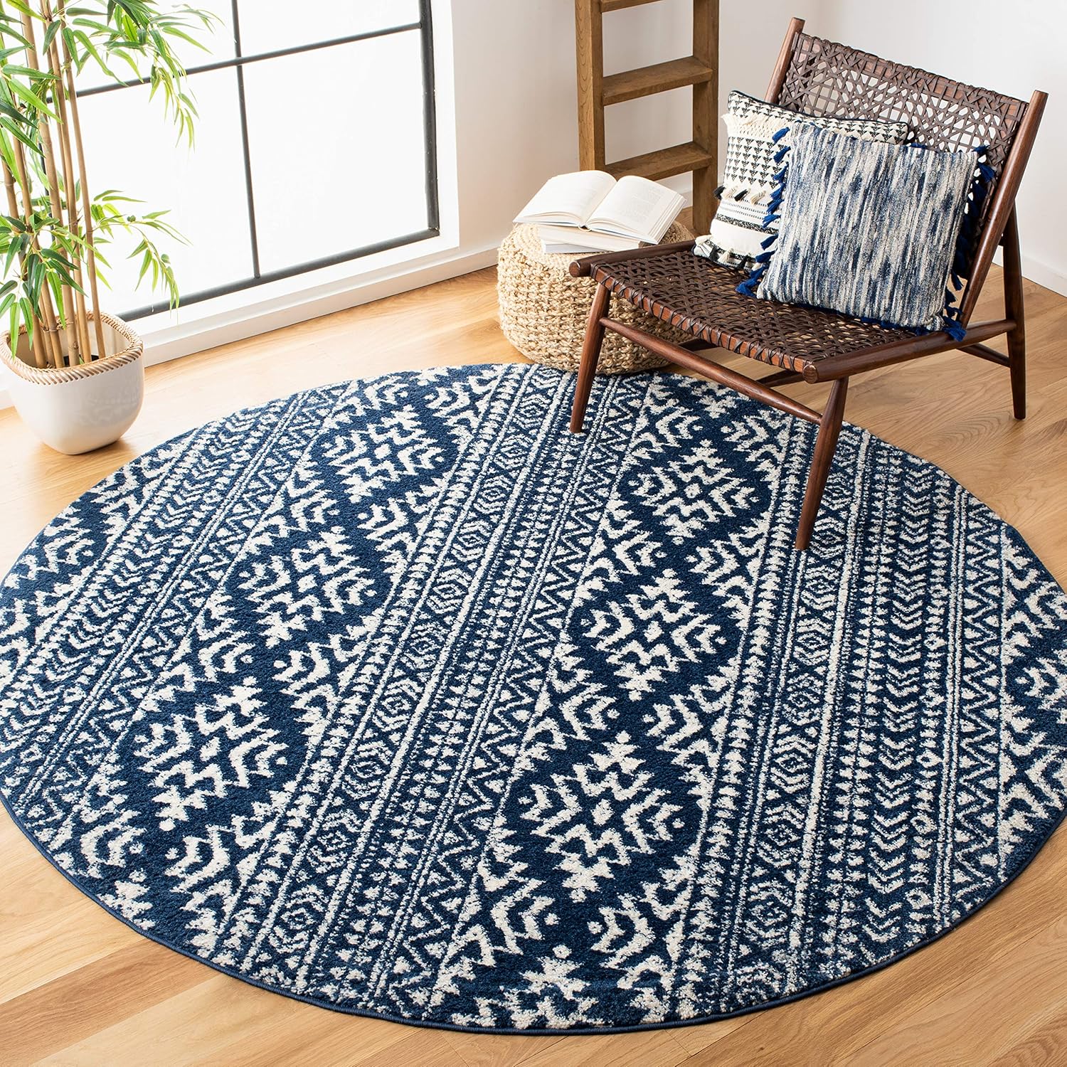 SAFAVIEH Tulum Collection 5ft Round Navy/Ivory Area Rug Review