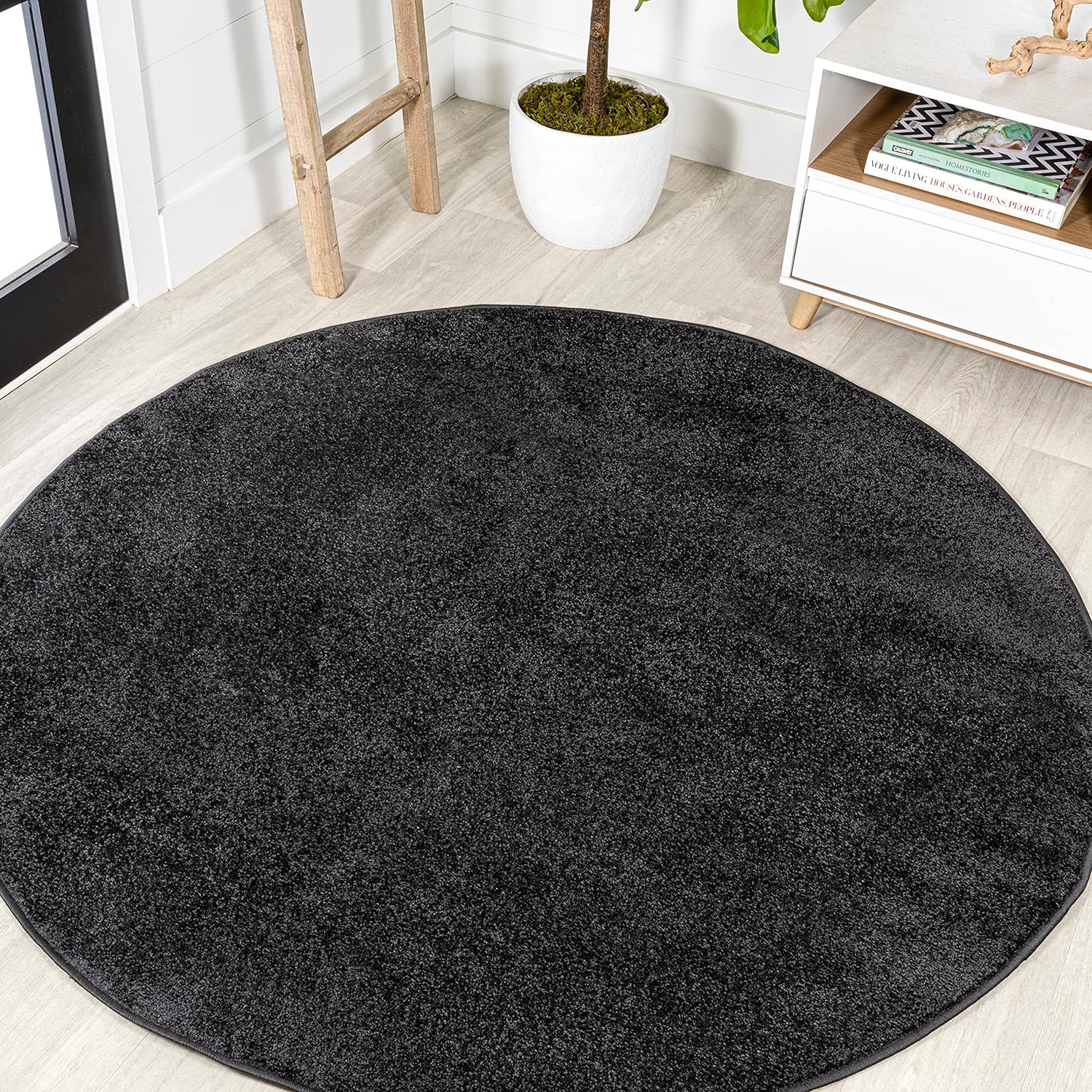 Haze Solid Low-Pile Black 8ft Round Indoor Area Rug Review