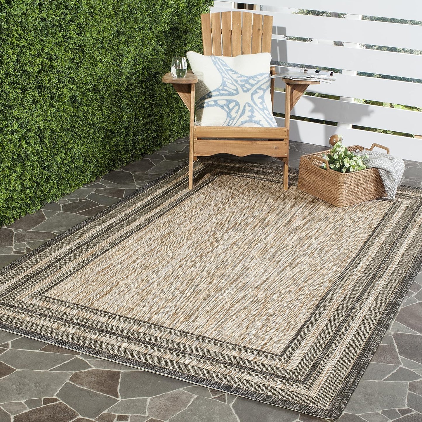 SAFAVIEH Courtyard Collection Area Rug - Stylish & Durable
