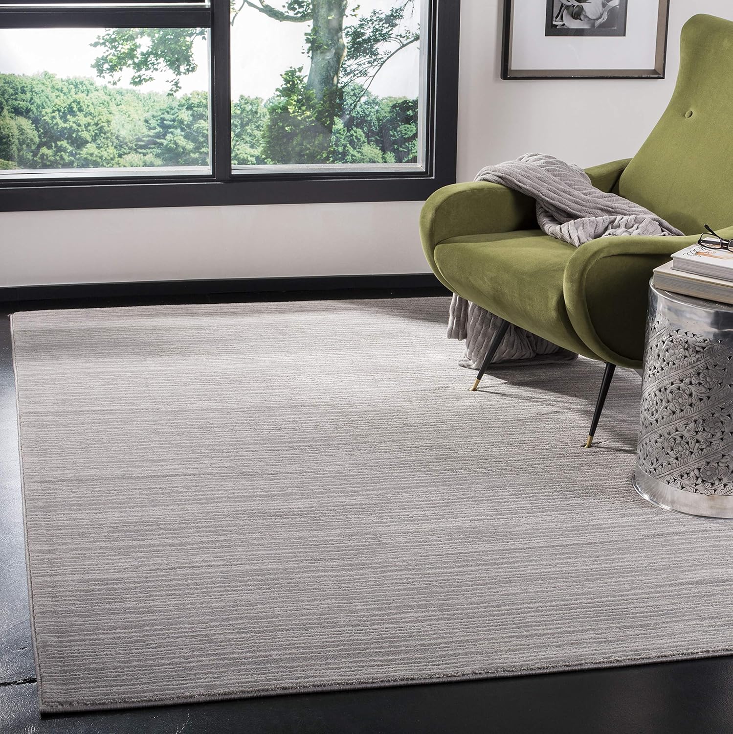 SAFAVIEH Vision Collection Accent Rug - Modern Ombre Chic Design