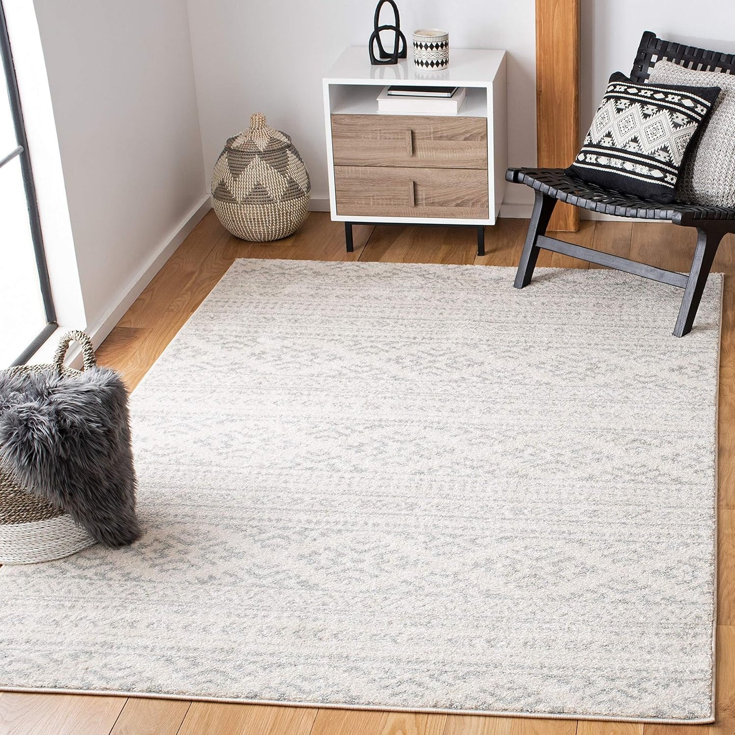 SAFAVIEH Tulum Collection Accent Rug - Stylish & Durable Design